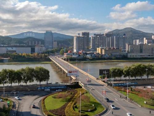 中国十大惊险景点排行榜(全球十大惊险地方)插图