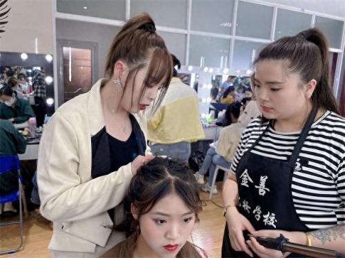 生活美妆培训学校排名前十(美妆培训总结简短)插图1