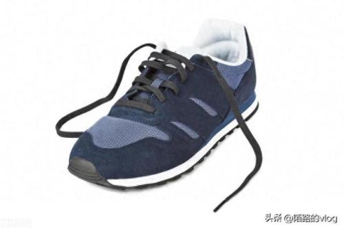 室内运动鞋排名前十(运动鞋榜前十名)插图1