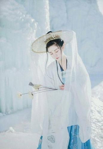 古诗词中女子排名前十(女子体香古诗词)插图4