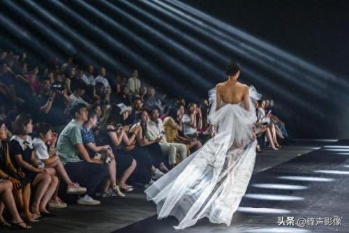 定制婚纱十大排行榜价格(私人定制婚纱哪里好)插图4