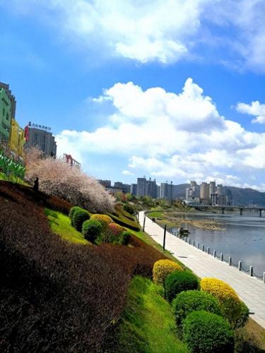中国十大惊险景点排行榜(全球十大惊险地方)插图1