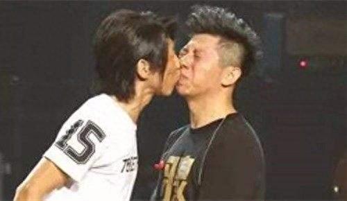 男人哭吧哭吧不是罪 羽泉(男人哭吧哭吧不是罪羽泉歌词)插图6
