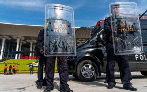 各国警用装备排名前十(特警警用装备都有什么)