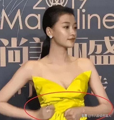 李菲儿裙子滑落(女明星下身穿衣搭配)插图36