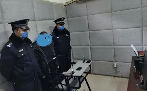 男朋友解开罩罩吃我的奶(男生躺在床上被女朋友摸头)插图5