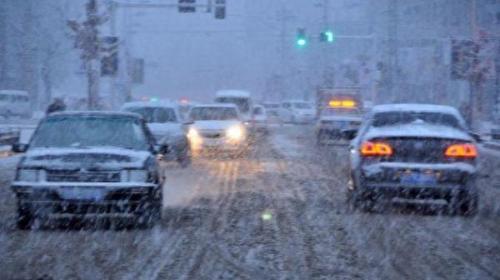冰雪路面驾驶技巧(雪天行车技巧)插图4