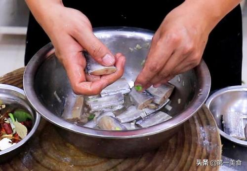 带鱼怎么做法最好吃(冰冻带鱼8种最佳吃法)插图5