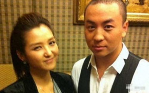 何洁释小龙结婚了吗(何洁离婚了几次)插图8