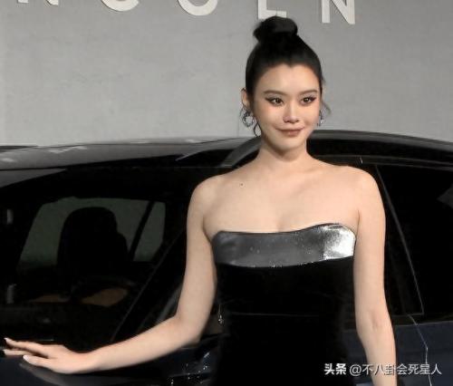 李菲儿裙子滑落(女明星下身穿衣搭配)插图17