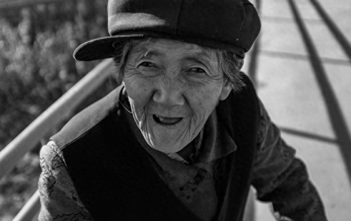 娶不到老婆竟然把老妈(儿子不小心把老妈闺蜜娶了电视剧)插图13