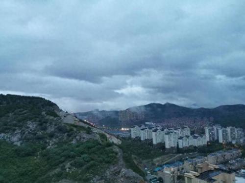 雨后的故事图片(雨中的小故事是什么梗)插图