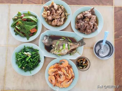 年夜饭一般做多少个菜(一桌10个菜的图片)插图3
