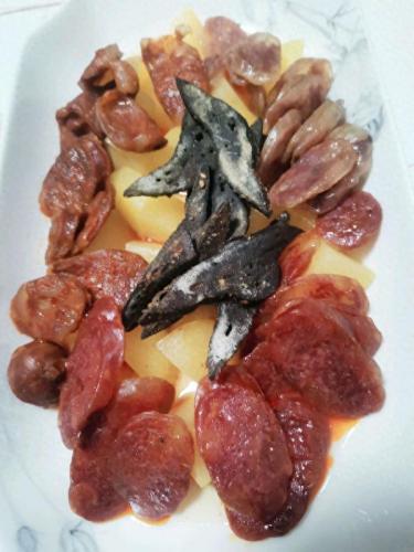 腊味合蒸是什么地方的菜(腊味合蒸是什么肉还是菜)插图