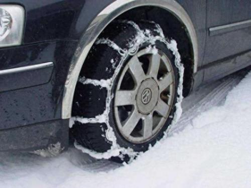 冰雪路面驾驶技巧(雪天行车技巧)插图