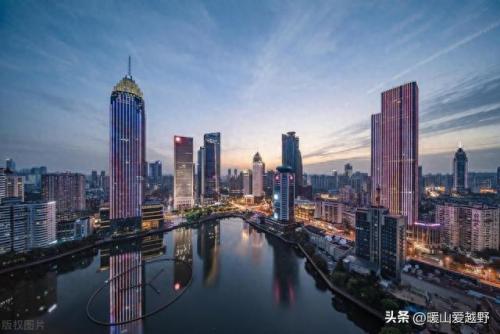 中国城市最高山峰排名前十(最高的十座山峰城市)插图5