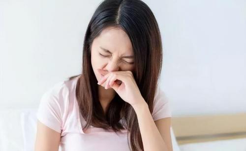 女生下面为什么瘙痒是怎么回事(女生肛周瘙痒可能是什么原因)插图2