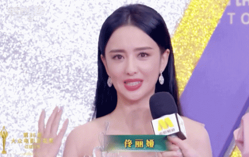 李菲儿裙子滑落(女明星下身穿衣搭配)插图1