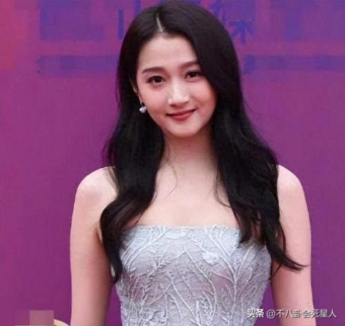 李菲儿裙子滑落(女明星下身穿衣搭配)插图13