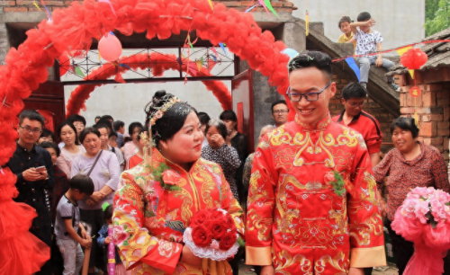 广场舞漂亮的姑娘就要嫁人啦(广场舞漂亮的姑娘就要嫁人了)插图17