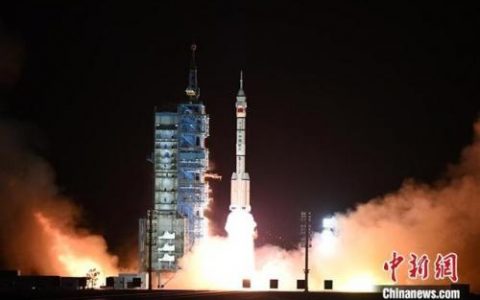 十五号飞船(神舟15号新闻报道100字)