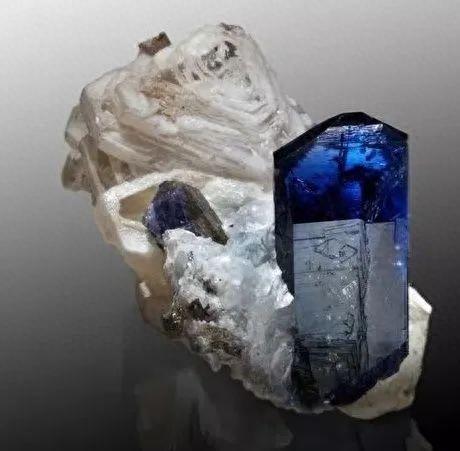 石头硬度排名前十(莫氏硬度超过9不透光是啥石头)插图21