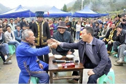 餐桌上的游戏(饭局小游戏活跃气氛)插图2