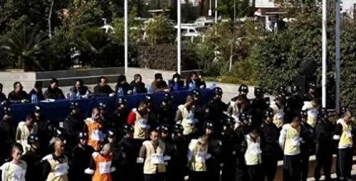 青岛聂磊黑社会纪实(青岛聂磊葬礼现场)插图8