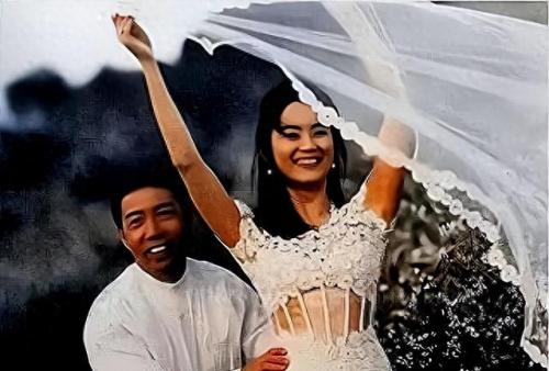 狂操大奶妹(美国美女与野兽动作片)插图4