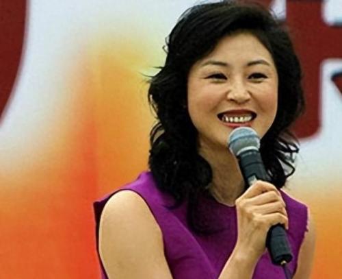 美女主播李泳(广东卫视女主持人李泳个人资料)插图2