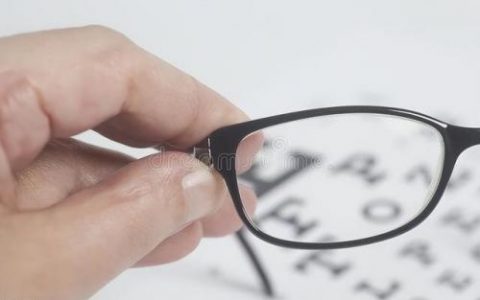 视力表为啥用e(e字视力表怎么测)