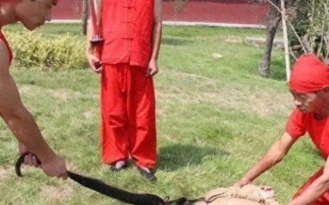 女英雄去掉所有服装怎么去掉(女英雄换装图片)