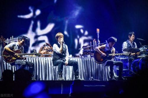 黑暗歌曲排名前十(经典黑暗歌曲大全)插图