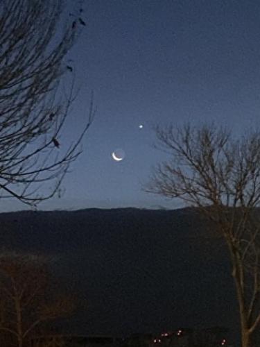 孤月沧浪河汉清下一句(我与春风皆过客你携秋水揽星河)插图4
