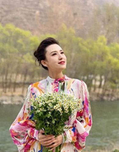 张蕾婚礼(张蕾一家三口照)插图2