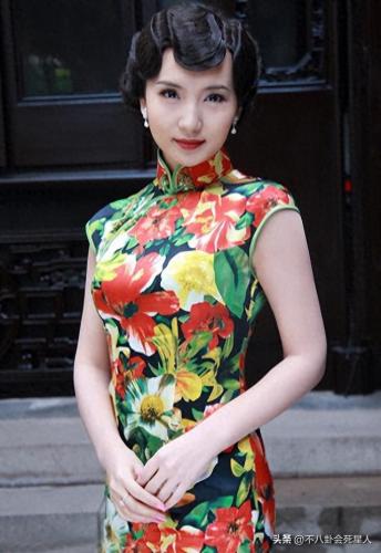 李菲儿裙子滑落(女明星下身穿衣搭配)插图7