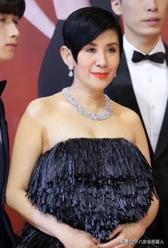 李菲儿裙子滑落(女明星下身穿衣搭配)插图25