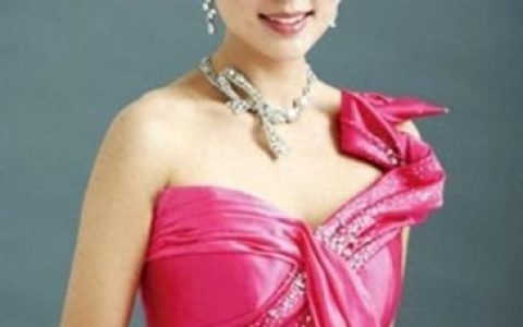 张蕾婚礼(张蕾一家三口照)
