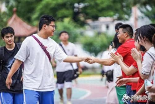 大学航空排名前十(十大垃圾航空排名)插图