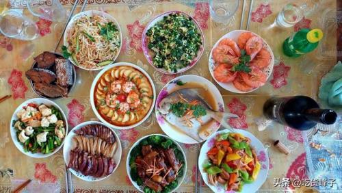 年夜饭一般做多少个菜(一桌10个菜的图片)插图