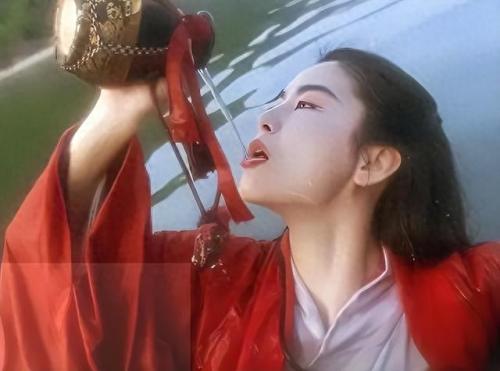 狂操大奶妹(美国美女与野兽动作片)插图3