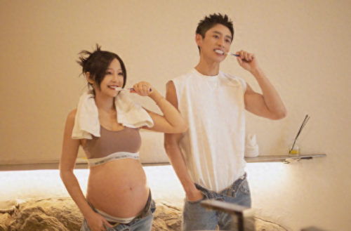 魏晨官宣当爹 晒娃报喜(魏晨官宣当爸爸是男是女)插图1