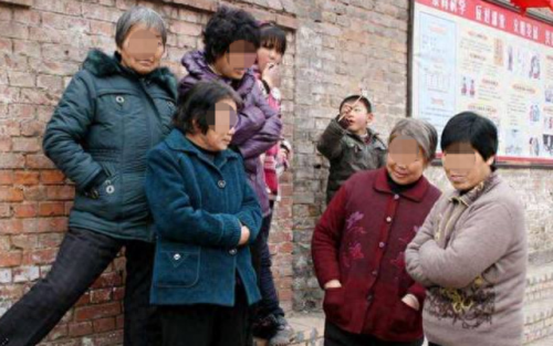 娶不到老婆竟然把老妈(儿子不小心把老妈闺蜜娶了电视剧)插图12