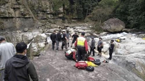 《初拥》剧方回应2人坠亡(电视剧男孩坠亡)插图3
