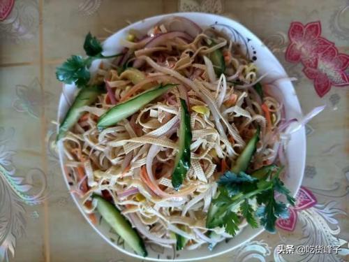 年夜饭一般做多少个菜(一桌10个菜的图片)插图6