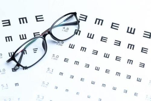 视力表为啥用e(e字视力表怎么测)插图1