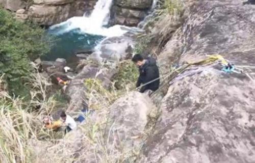 《初拥》剧方回应2人坠亡(电视剧男孩坠亡)插图2