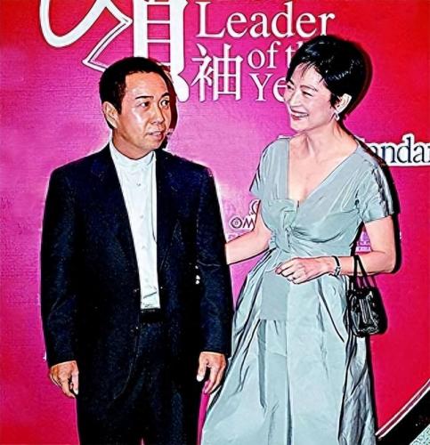 狂操大奶妹(美国美女与野兽动作片)插图6