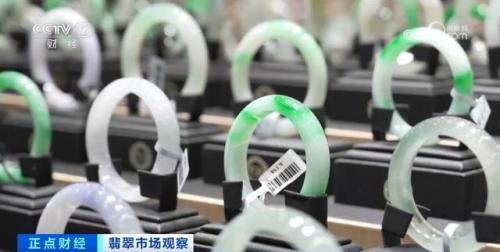 翡翠最贵板料排名前十(最贵糯冰种晴水翡翠观音)插图8