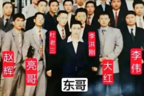 披着警服的犯罪天才(犯罪天才电影完整版)插图4